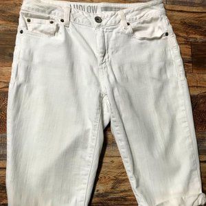 DKNY "Ludlow" white denim cuffed shorts. Size 8. (#SUM111)